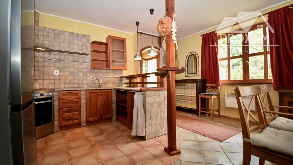 Na predaj štýlový rodinný dom s rozľahlým pozemkom 4 500 m² v obci Ľuboreč
