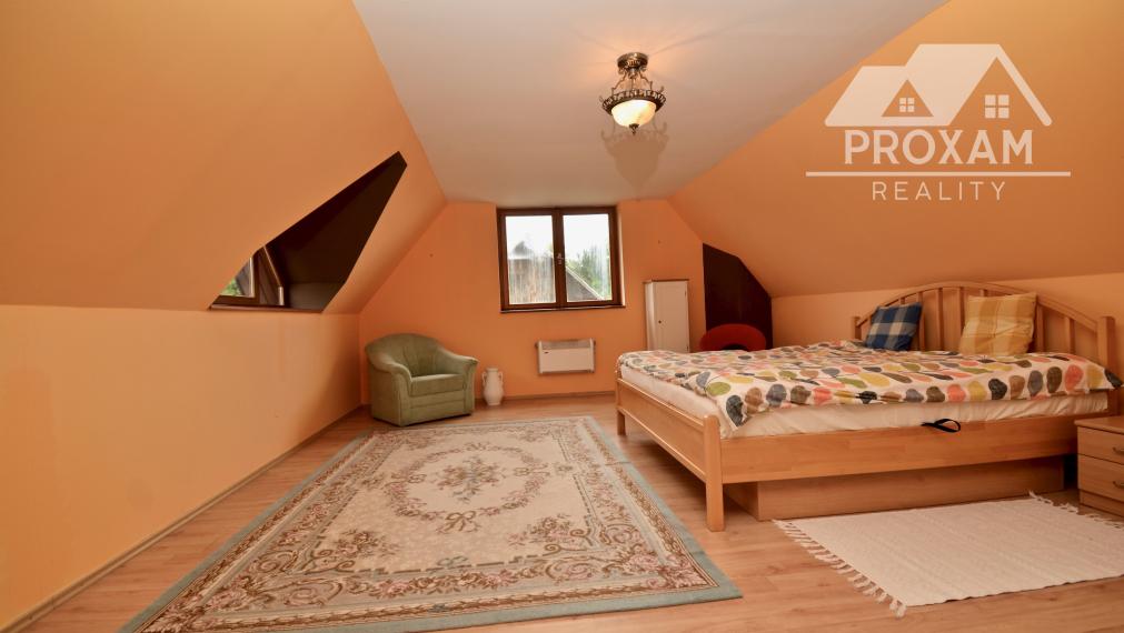 Na predaj štýlový rodinný dom s rozľahlým pozemkom 4 500 m² v obci Ľuboreč