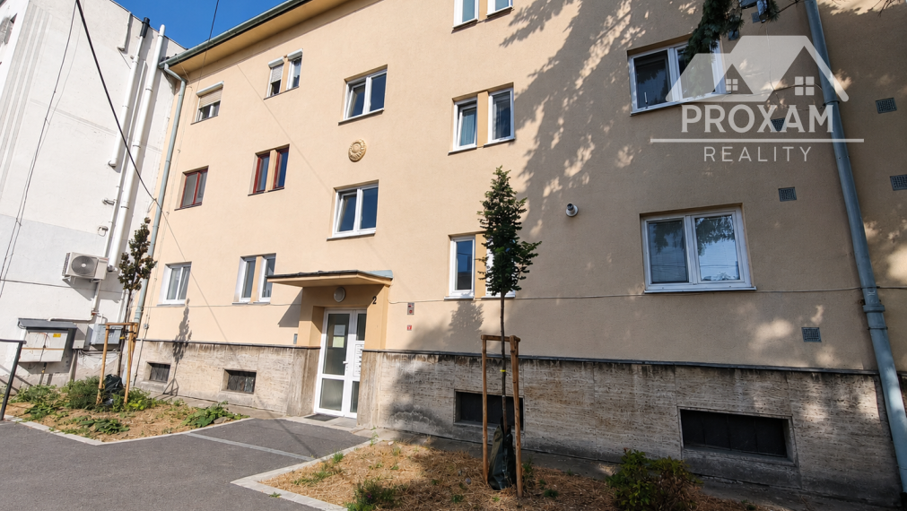 Prenájom dvojizbový byt v centre mesta Lučenec