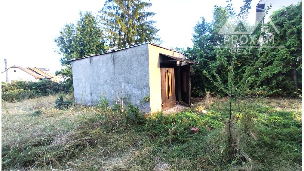 ponúkame Na predaj poschodový rodinný dom v obci Čakanovce.