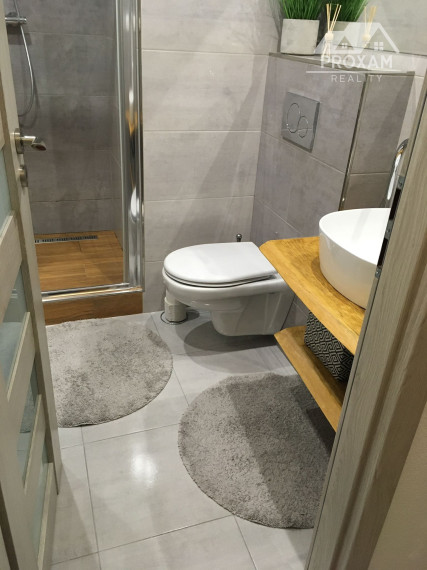 NA PREDAJ SLNEČNÝ 1-IZBOVÝ BYT S VÝMEROU 41,05 m², PO REKONŠTRUKCII V ŽIADANEJ LOKALITE THK, BANSKÁ BYSTRICA