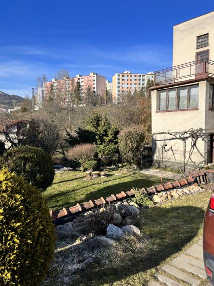 Exkluzívne ponúkame  na predaj RD na bývanie alebo podnikanie v BB, časť Rudlová