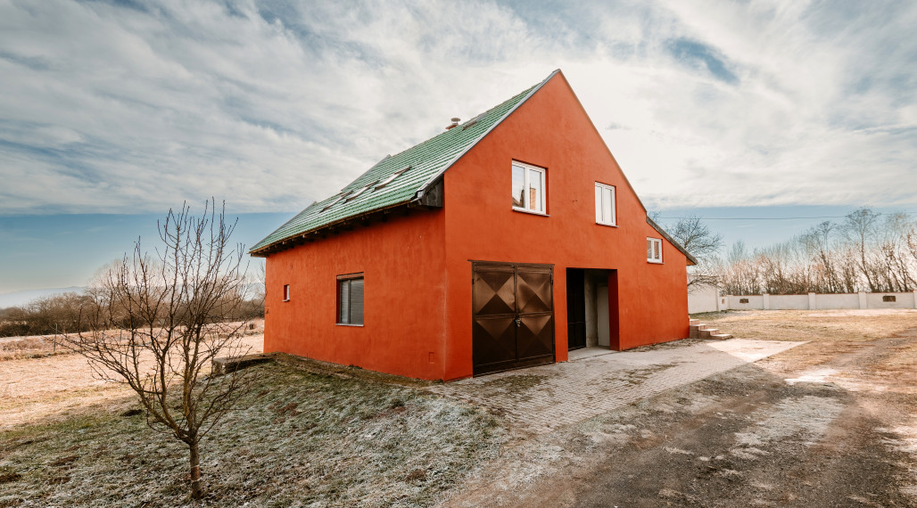 Predaj domu v Lučenci s možnosťou podnikania. Znížená cena.