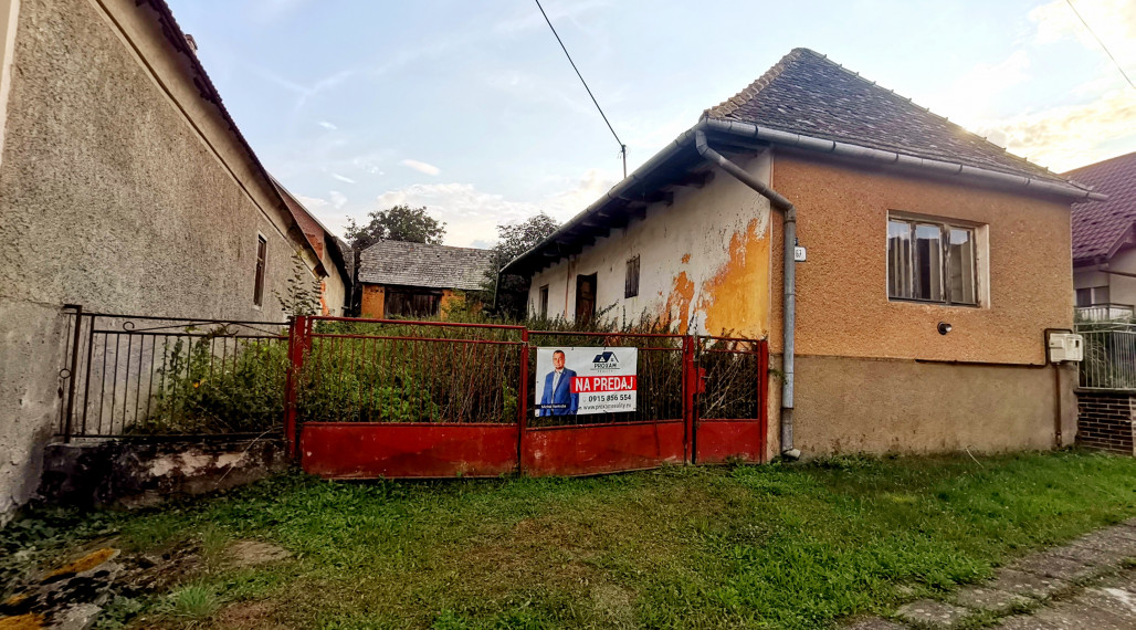 Predaj,starší dom s pozemkom v obci Ozdín,okres Poltár
