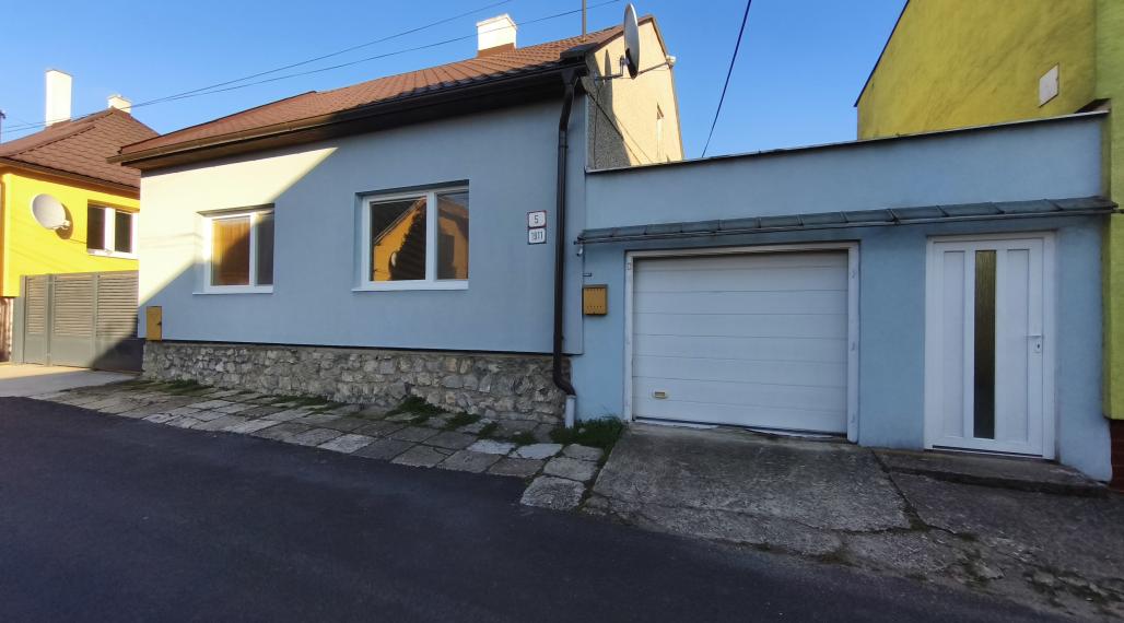 Na predaj rodinný dom, prístavba, garáž pri parku v Lučenci