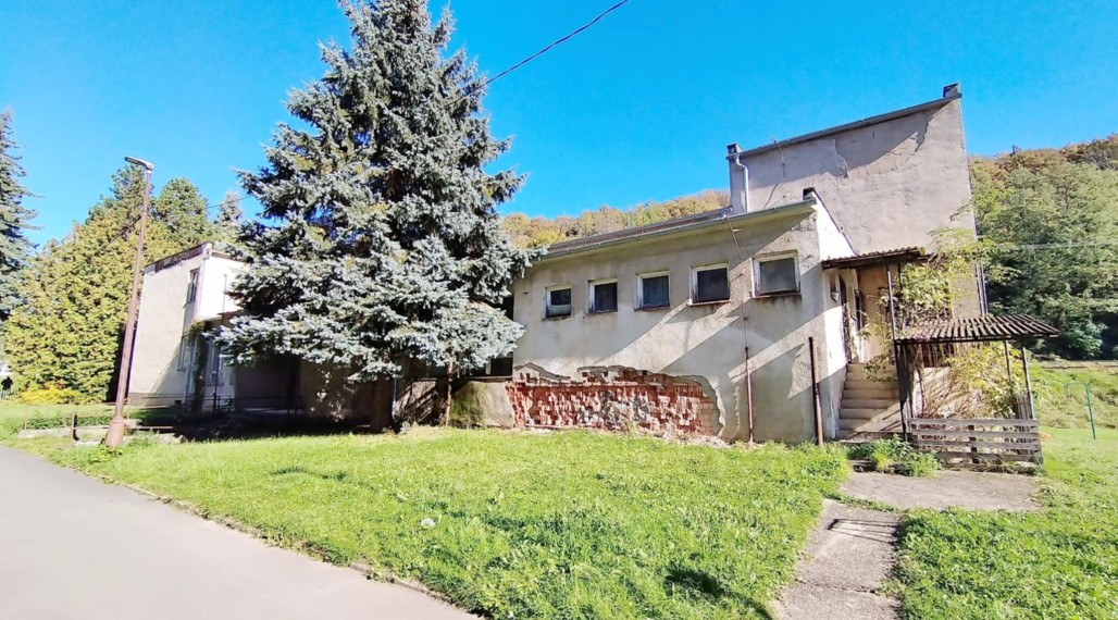 Rozsiahla budova za výhodnú cenu!