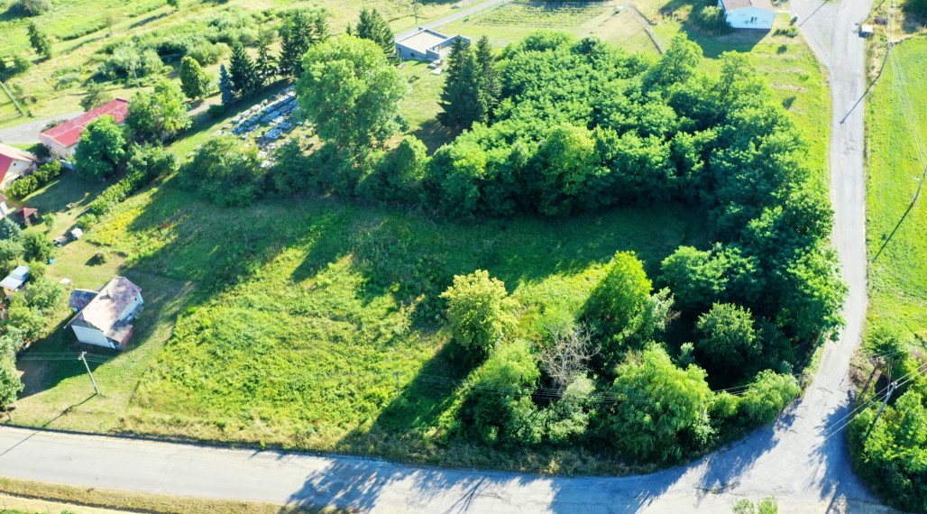 Na predaj rozsiahly pozemok na výstavbu rodinného domu