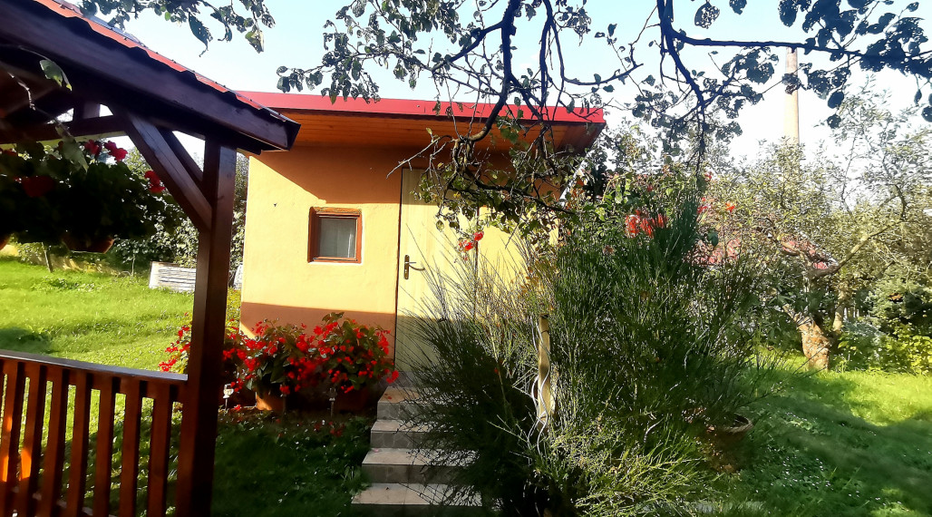 Predaj,záhradná chatka s dreveným altánkom a záhradou v meste Poltár