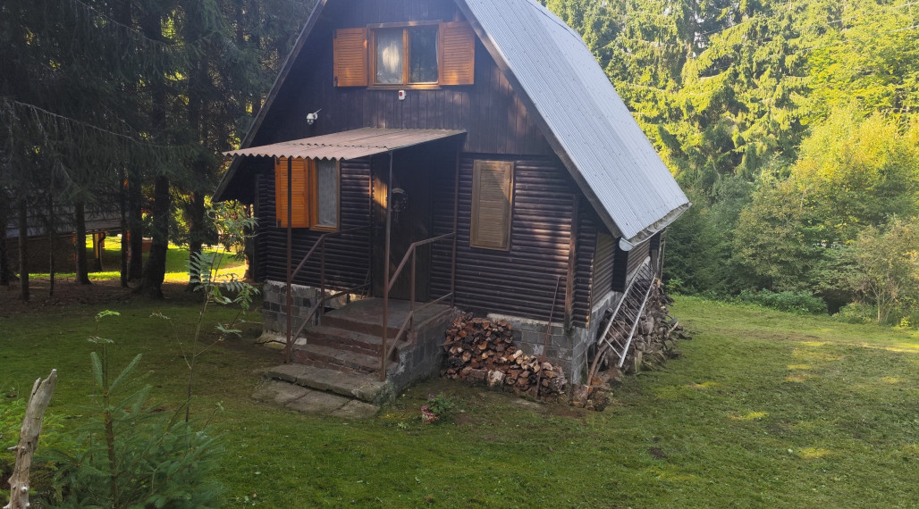 Ponúkame na predaj peknú rekreačnú chatu v blízkosti Hotel Zerrenpach Látky