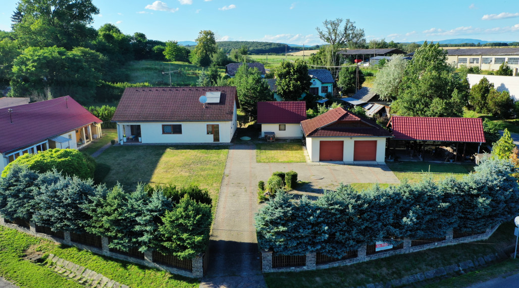 Na predaj dva rodinné domy s rozsiahlym pozemkom