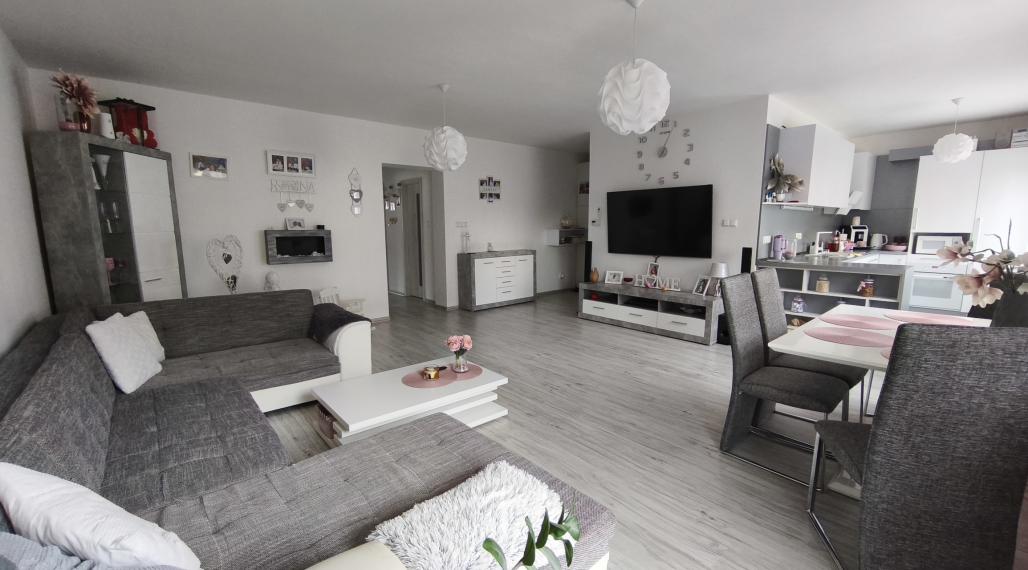 Jedinečný 4- izbový byt s výmerou 100 m2 - len jeden taký v Lučenci