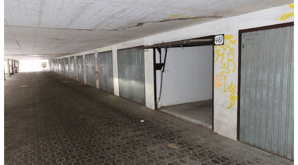 Predaj garáže v centre mesta Lučenec - Uzavretý areál