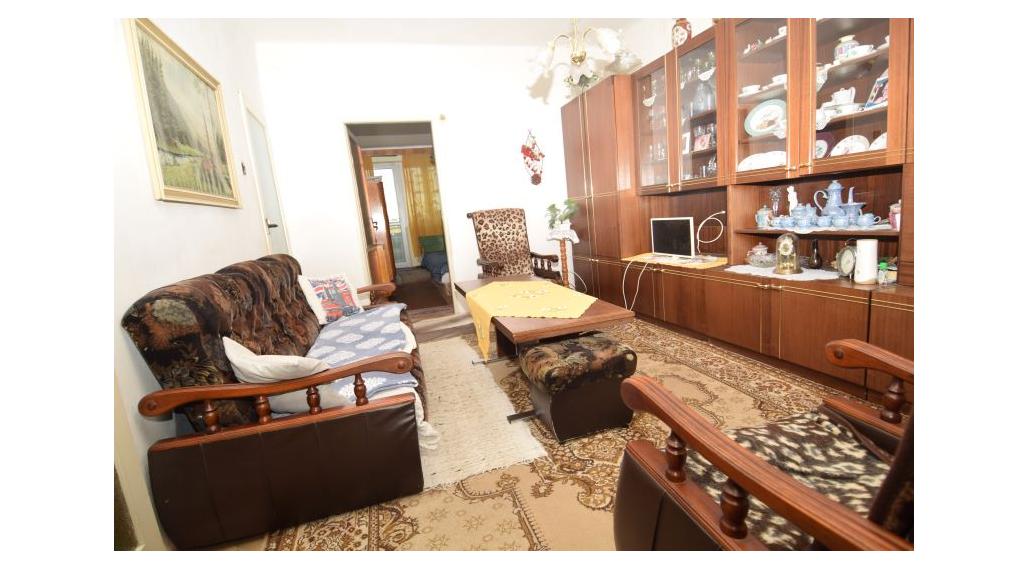 Na predaj dvojizbový byt s balkónom. + garáž