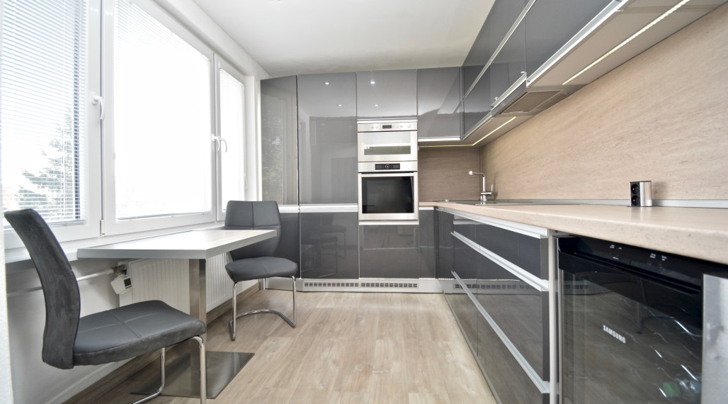 Nadštandardný 2-izbový byt s loggiou – Tulská ulica, Banská Bystrica