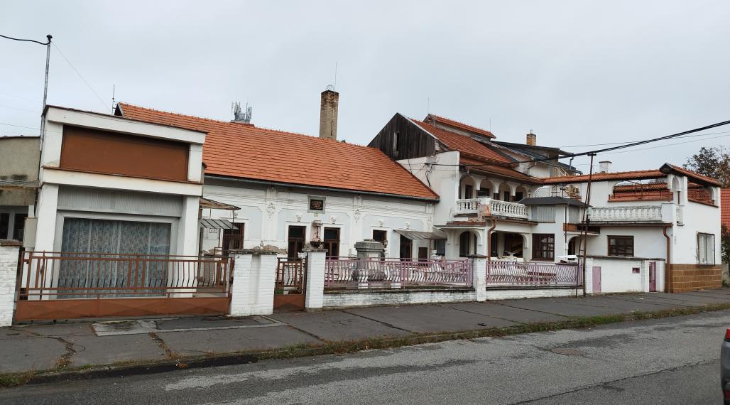 Znížená cena. Predaj rodinného domu a komplex budov v Lučenci časť Opatová