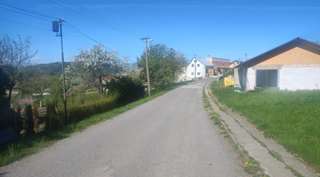 Na predaj pozemok vhodný na výstavbu rodinného domu 2531m2.