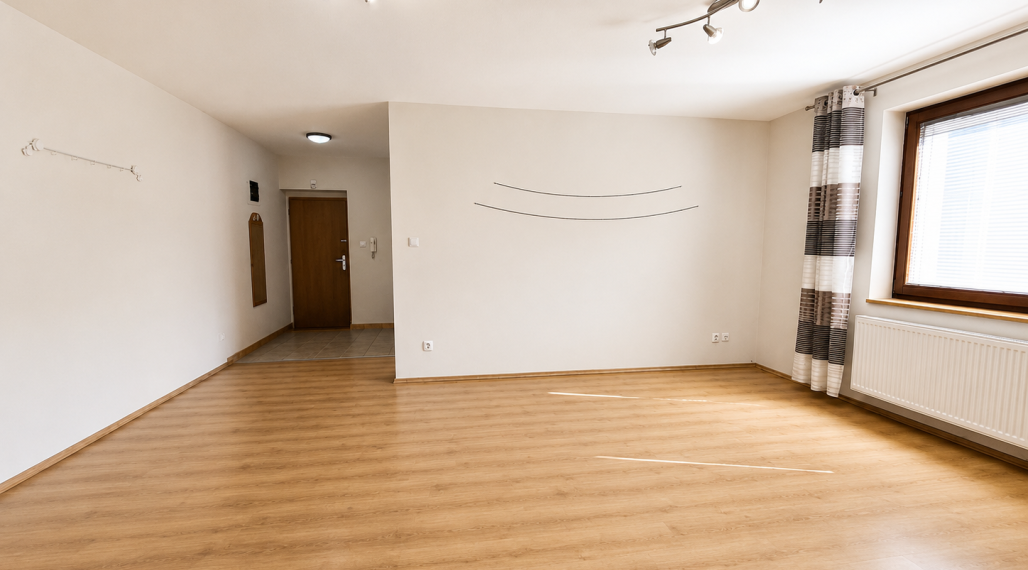 Predaj 4-izbový byt 100 m² s vlastným kúrením – Lučenec