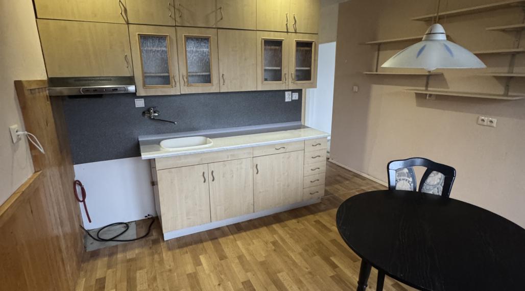 Priestranný 3-izbový byt s lodžiou – Kraskovo okres Rimavská Sobota