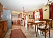 Na predaj štýlový rodinný dom s rozľahlým pozemkom 4 500 m² v obci Ľuboreč - fotografia 10