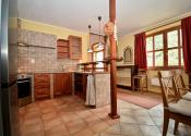 Na predaj štýlový rodinný dom s rozľahlým pozemkom 4 500 m² v obci Ľuboreč - fotografia 12