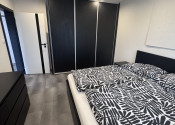 Priestranný 3-izbový byt s výmerou 84,97 m², balkón, BB  časť Radvaň - fotografia 3