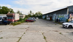 Na predaj priestranná komerčná budova s nakladacou rampou - fotografia 14
