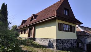 Na predaj štýlový rodinný dom s rozľahlým pozemkom 4 500 m² v obci Ľuboreč - fotografia 1