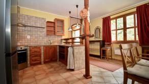 Na predaj štýlový rodinný dom s rozľahlým pozemkom 4 500 m² v obci Ľuboreč - fotografia 12