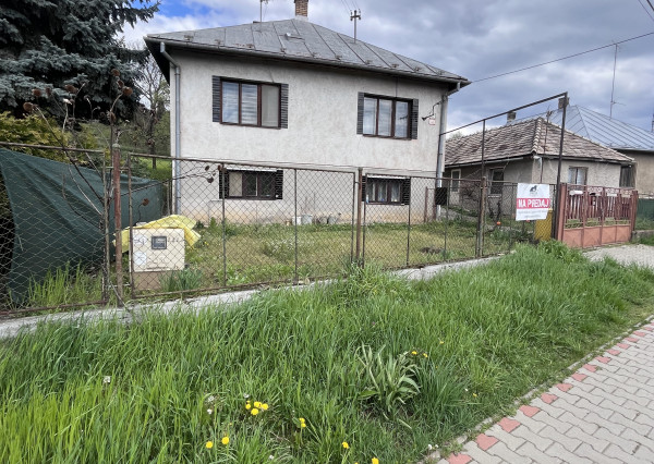 REZERVOVANÉ na predaj rodinný dom v Lovinobani