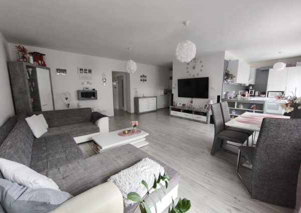Veľkometrážny 4-izbový byt s dvomi balkónmi a vlastným kúrením