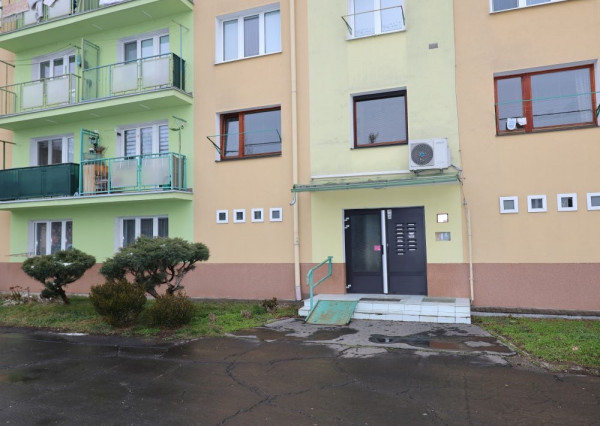 Ponúkame na predaj 2,5-i byt, dispozične upravený na 3-izb.