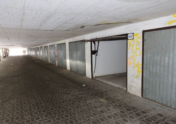 Predaj garáže v centre mesta Lučenec - Uzavretý areál