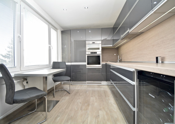 Nadštandardný 2-izbový byt s loggiou – Tulská ulica, Banská Bystrica