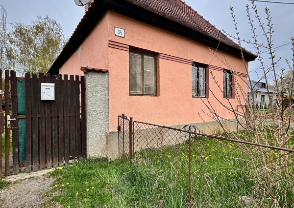 Dom s veľkorysým pozemkom a vlastným ovocným sadom