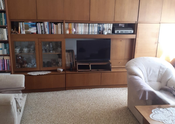 Ponúkame na predaj 2-izbový byt o výmere 65 m² v obci Tlmače (okres Levice).