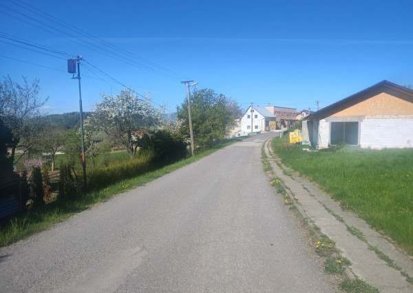 Na predaj pozemok vhodný na výstavbu rodinného domu 2531m2.