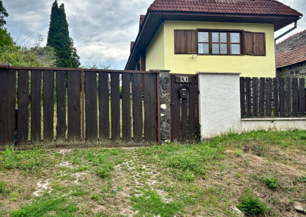 Na predaj štýlový rodinný dom s rozľahlým pozemkom 4 500 m² v obci Ľuboreč
