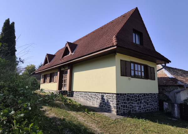 Na predaj štýlový rodinný dom s rozľahlým pozemkom 4 500 m² v obci Ľuboreč