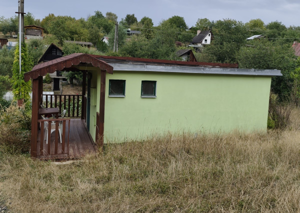 Ponúkame na predaj záhradu s chatkou v Lučenci za kúpaliskom