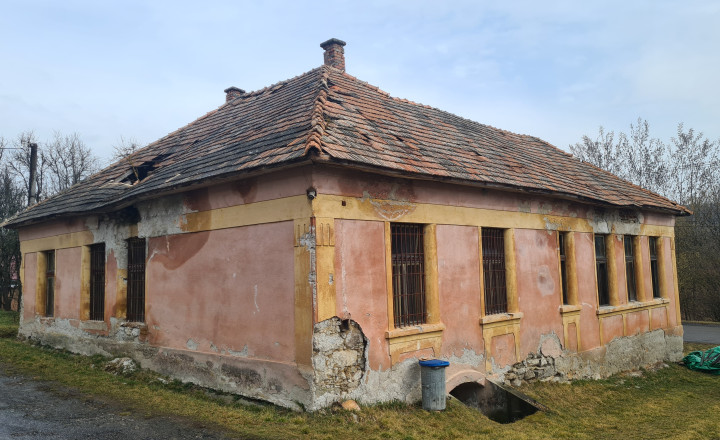 Predaj bývalej cirkevnej školy v obci Ostrany - fotografia 1
