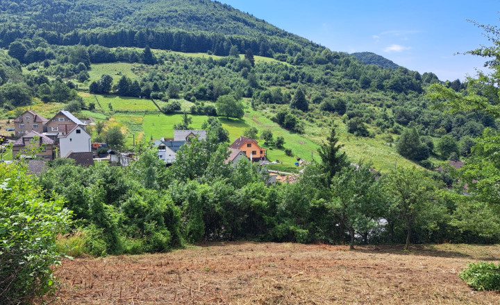 Iba u nás, ponúkame na predaj slnečný pozemok  okres Prievidza - fotografia 1
