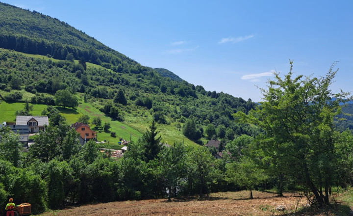 Iba u nás, ponúkame na predaj slnečný pozemok  okres Prievidza - fotografia 3