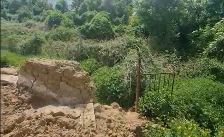 Na predaj pozemok vhodný na výstavbu domu, chaty, rekreačné účely. - fotografia 3