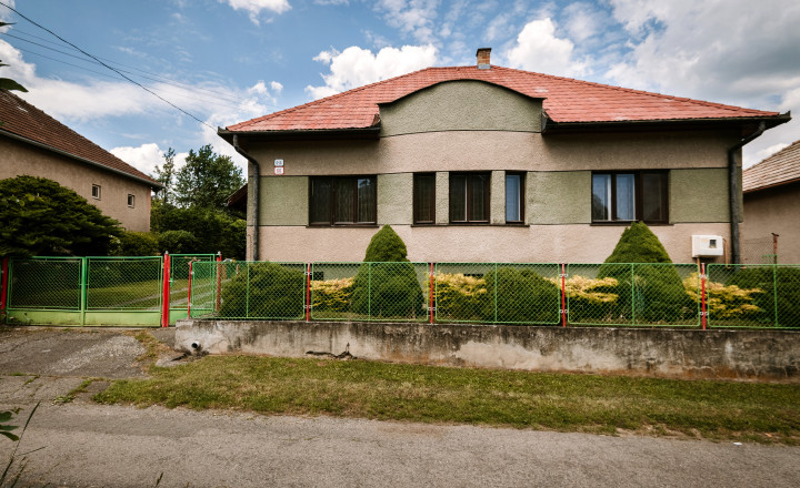Predaj rodinného domu v obci Divín s výhľadom na hrad - fotografia 2