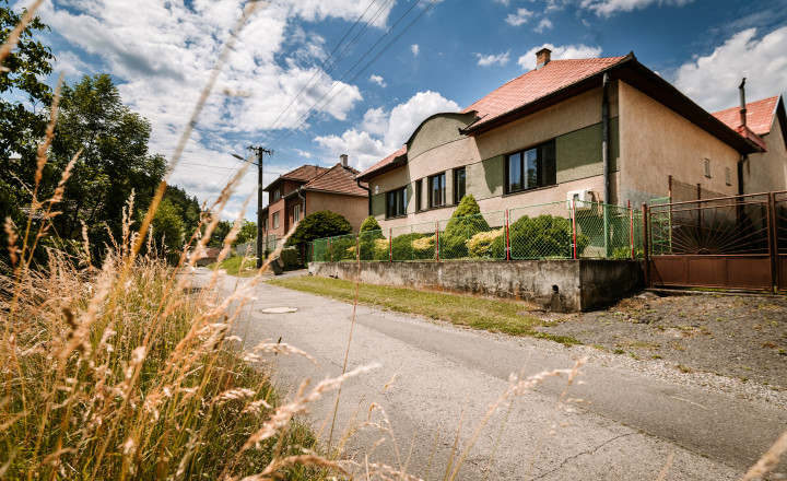 Predaj rodinného domu v obci Divín s výhľadom na hrad - fotografia 3