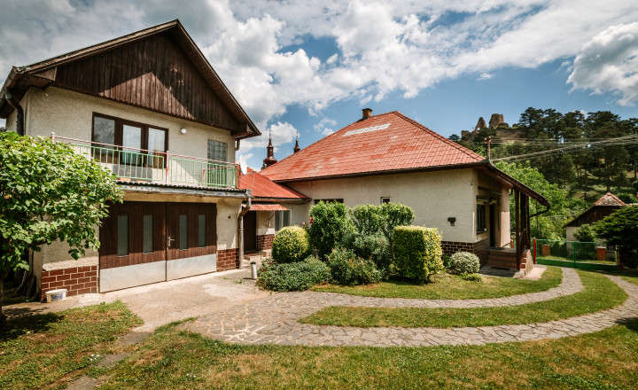 Predaj rodinného domu v obci Divín s výhľadom na hrad - fotografia 4