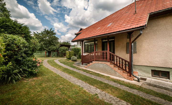 Predaj rodinného domu v obci Divín s výhľadom na hrad - fotografia 6