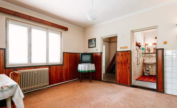 Predaj rodinného domu v obci Divín s výhľadom na hrad - fotografia 14