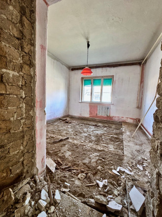 Na predaj rodinný dom s projektom na rekonštrukciu v Mýtnej - fotografia 14