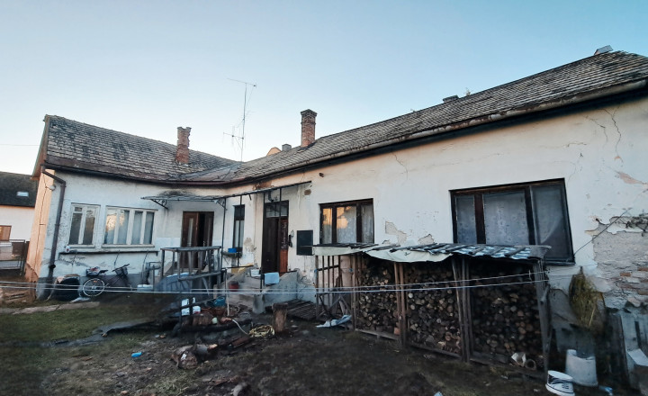 Ponuka na predaj: Rodinný dom v širšom centre mesta Lučenec - fotografia 1